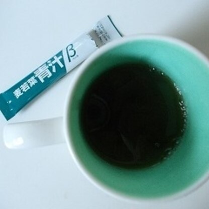 今日、飲んだ健康飲料←また勝手に（笑）試供品ではなくて、いつもの青汁で（ニコニコ）青汁入り緑茶、おいしかったよ（＾０＾）ごちそう様でした（ニコニコ）
